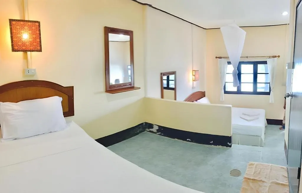 Bamboo Bay Family Resort Ko Lanta 2*,  泰国