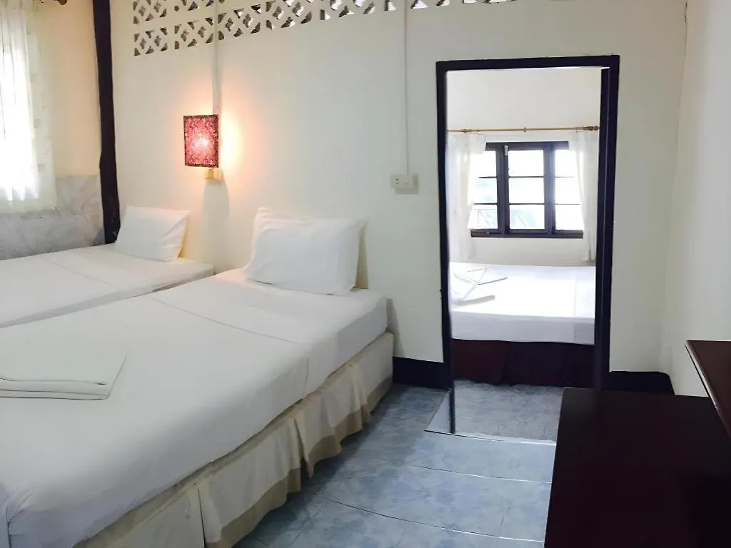 Bamboo Bay Family Resort Ko Lanta 2*,  泰国